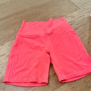 Wunder Under Train HR short 6” size 4 coral